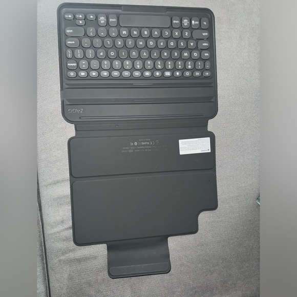 iPad Pro (2020) 2nd Generation 11 inches 128gb - Picture 3 of 8